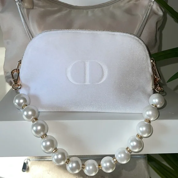 Dior White and Gold Cosmetic Case with Elegant Design - Picture 3 of 11